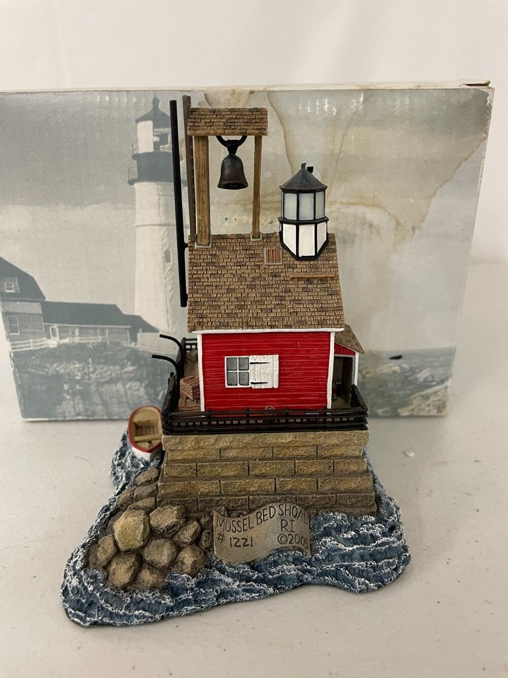 Harbour Lights Mussel Bed Shoal Rhode Island Lighthouse #555 w/ Box & COA